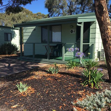 Lake Albert Caravan Park Hotel Meningie Bagian luar foto
