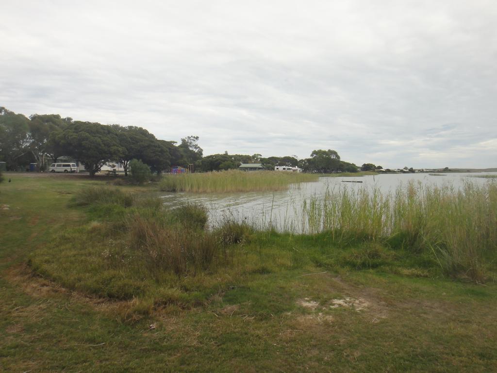 Lake Albert Caravan Park Hotel Meningie Bagian luar foto