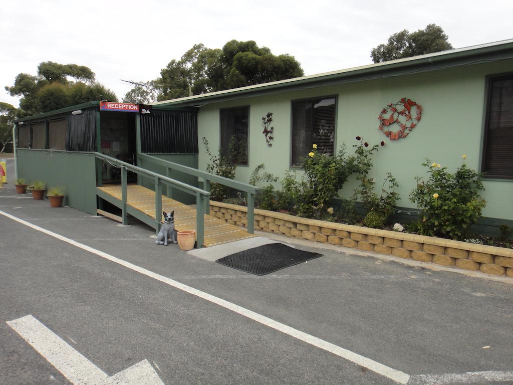 Lake Albert Caravan Park Hotel Meningie Bagian luar foto