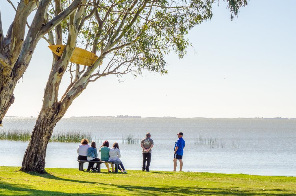 Lake Albert Caravan Park Hotel Meningie Bagian luar foto