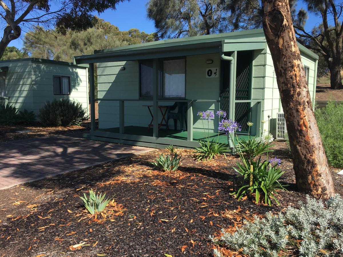 Lake Albert Caravan Park Hotel Meningie Bagian luar foto
