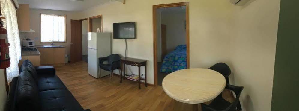 Lake Albert Caravan Park Hotel Meningie Bagian luar foto