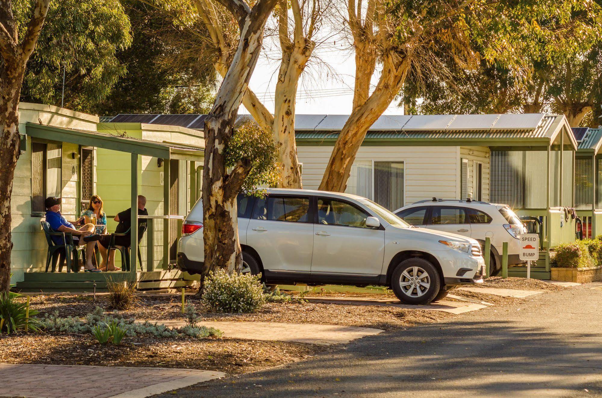 Lake Albert Caravan Park Hotel Meningie Bagian luar foto