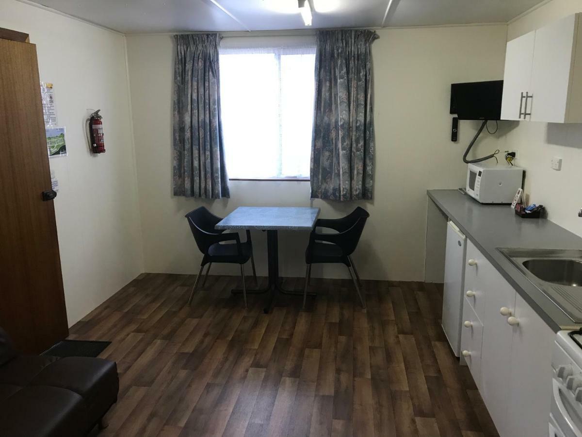 Lake Albert Caravan Park Hotel Meningie Bagian luar foto